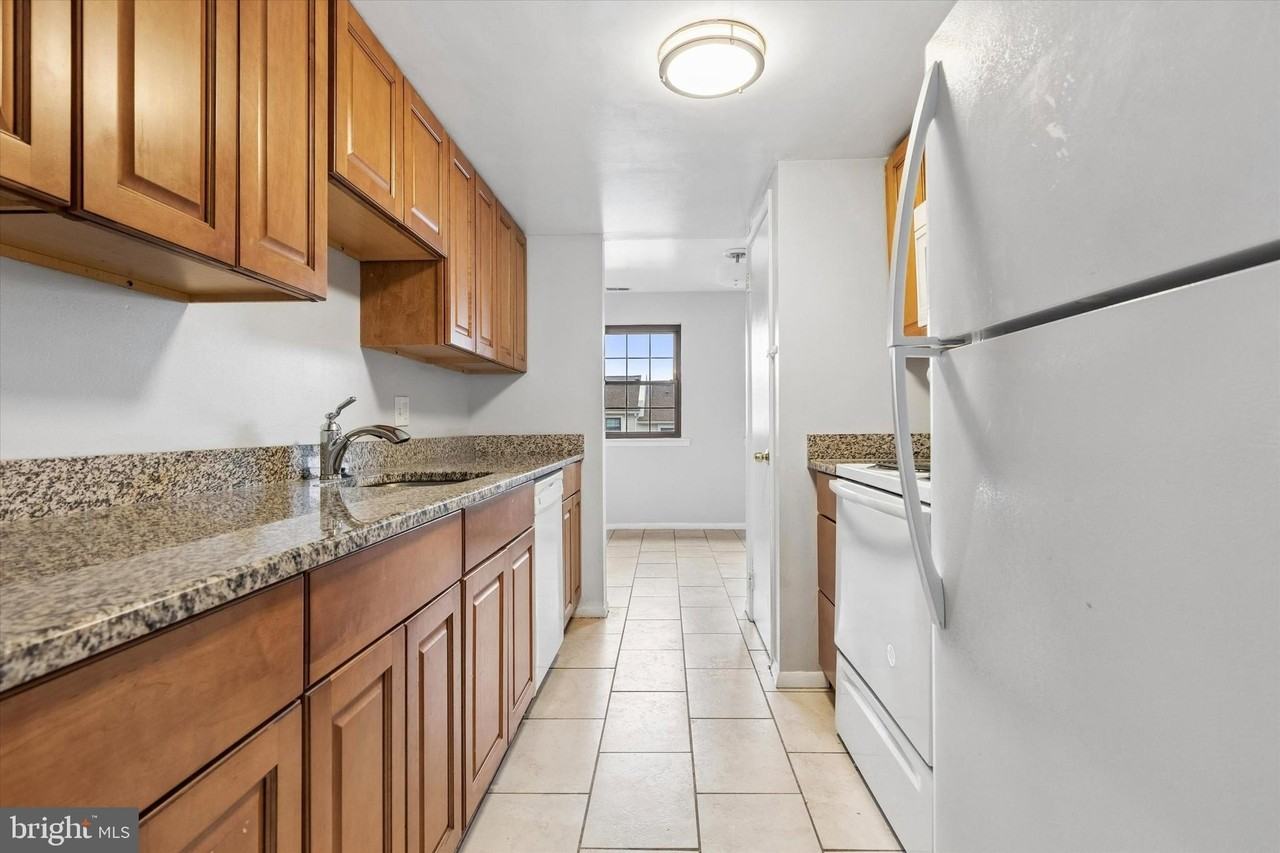 230 Holly Dr - Photo 4 of 15