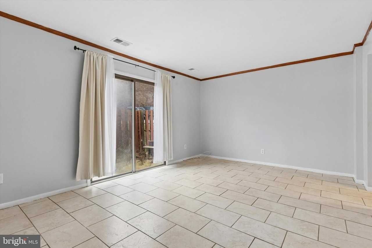 230 Holly Dr - Photo 5 of 15