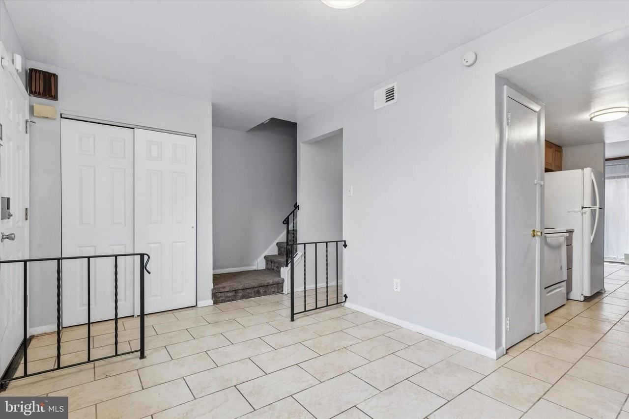 230 Holly Dr - Photo 6 of 15