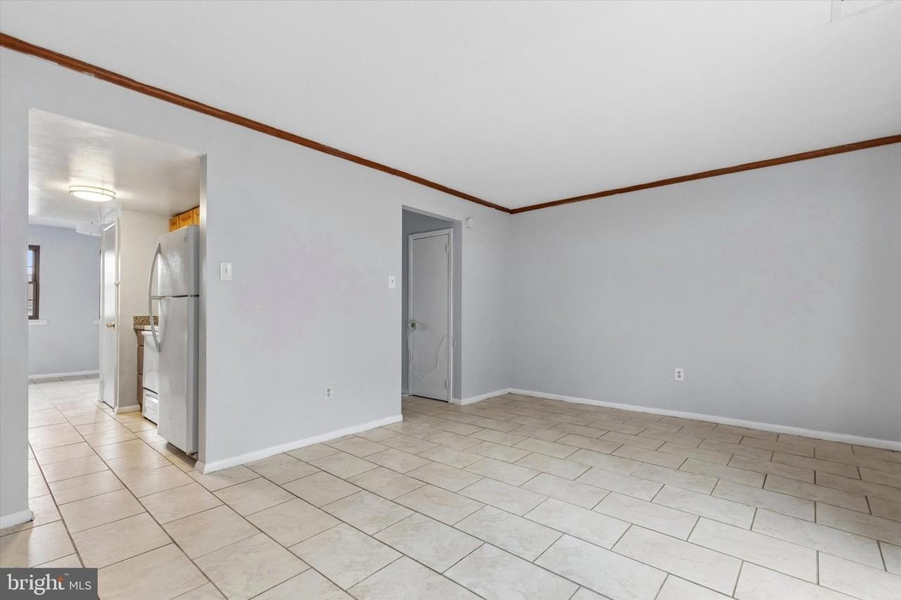 230 Holly Dr - Photo 7 of 15