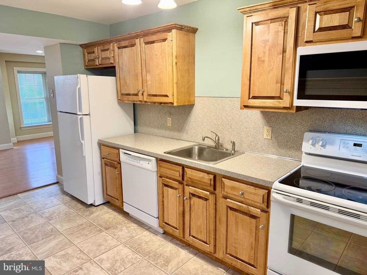 101 King St Apt 3 - Photo 3 of 13