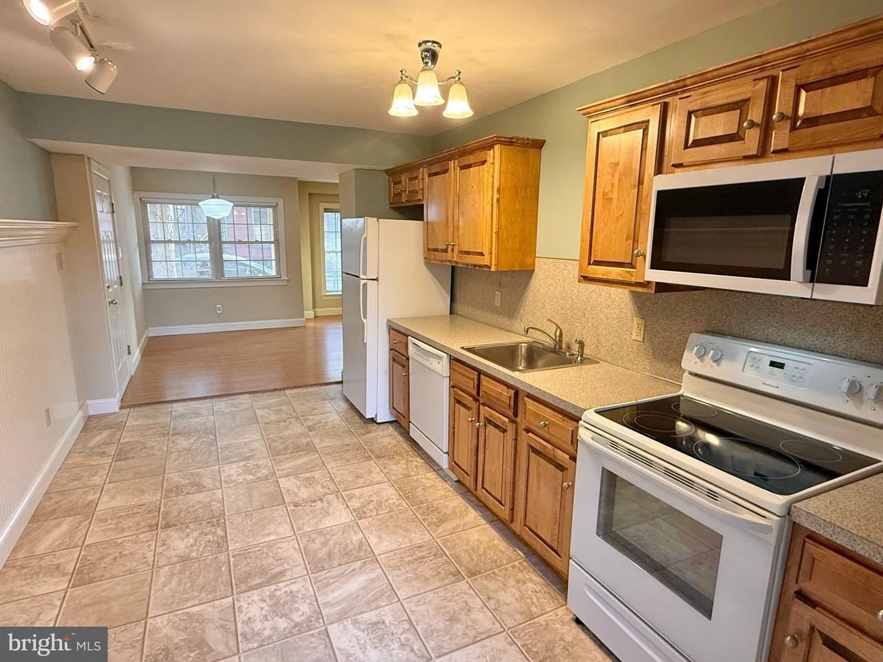 101 King St Apt 3 - Photo 5 of 13