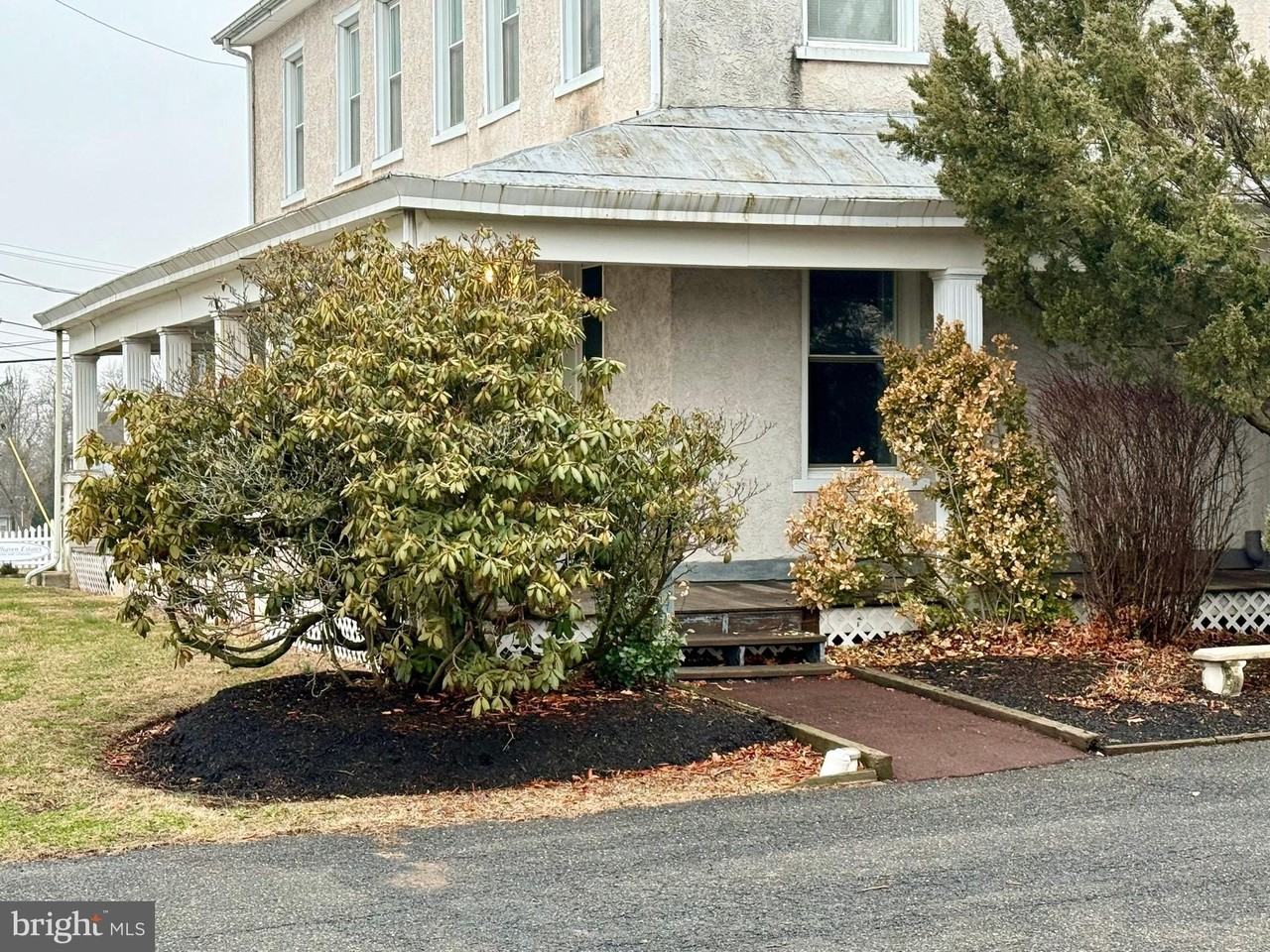 2933 E High St Apt A - Photo 3 of 15