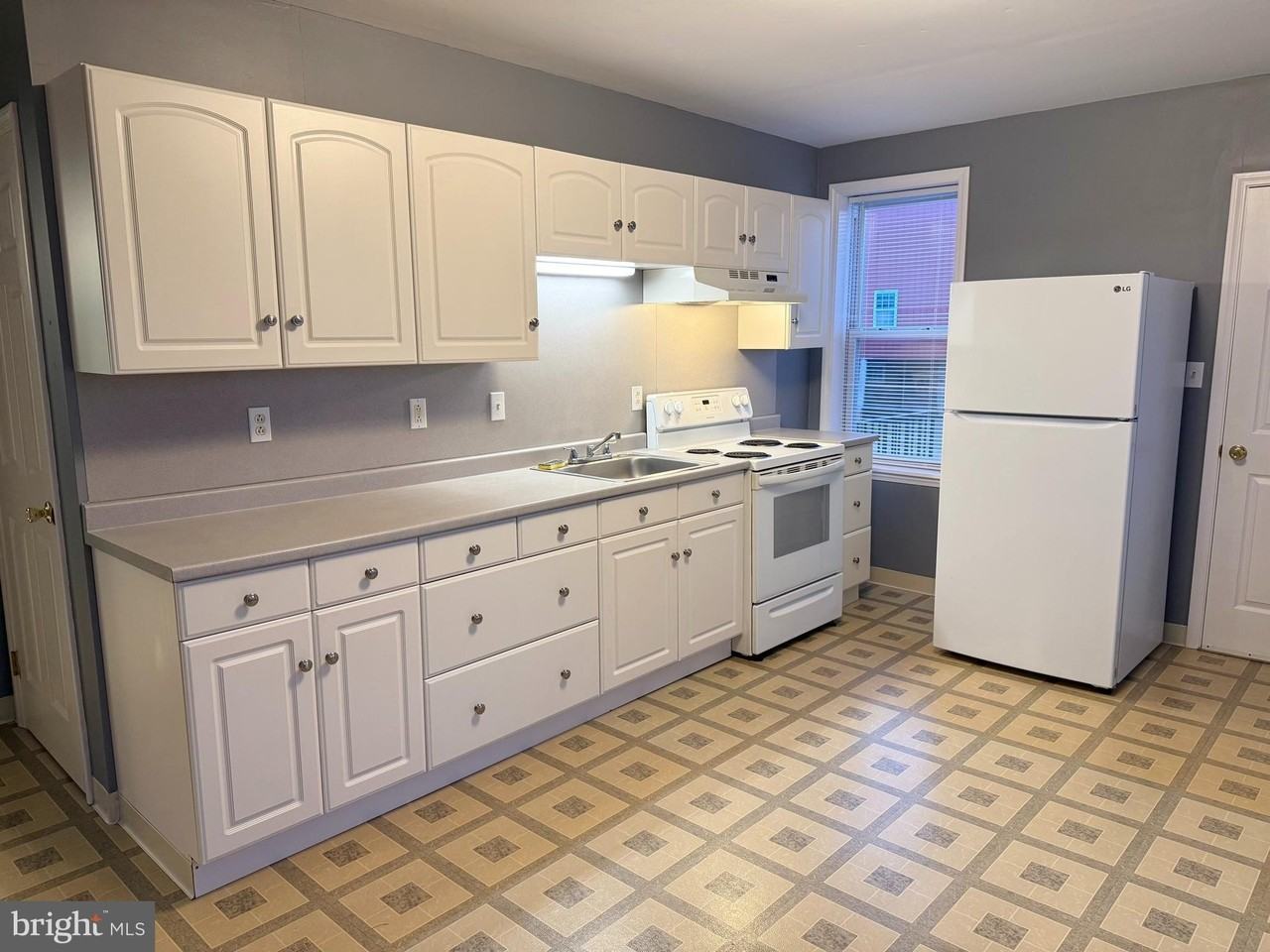 2933 E High St Apt A - Photo 6 of 15