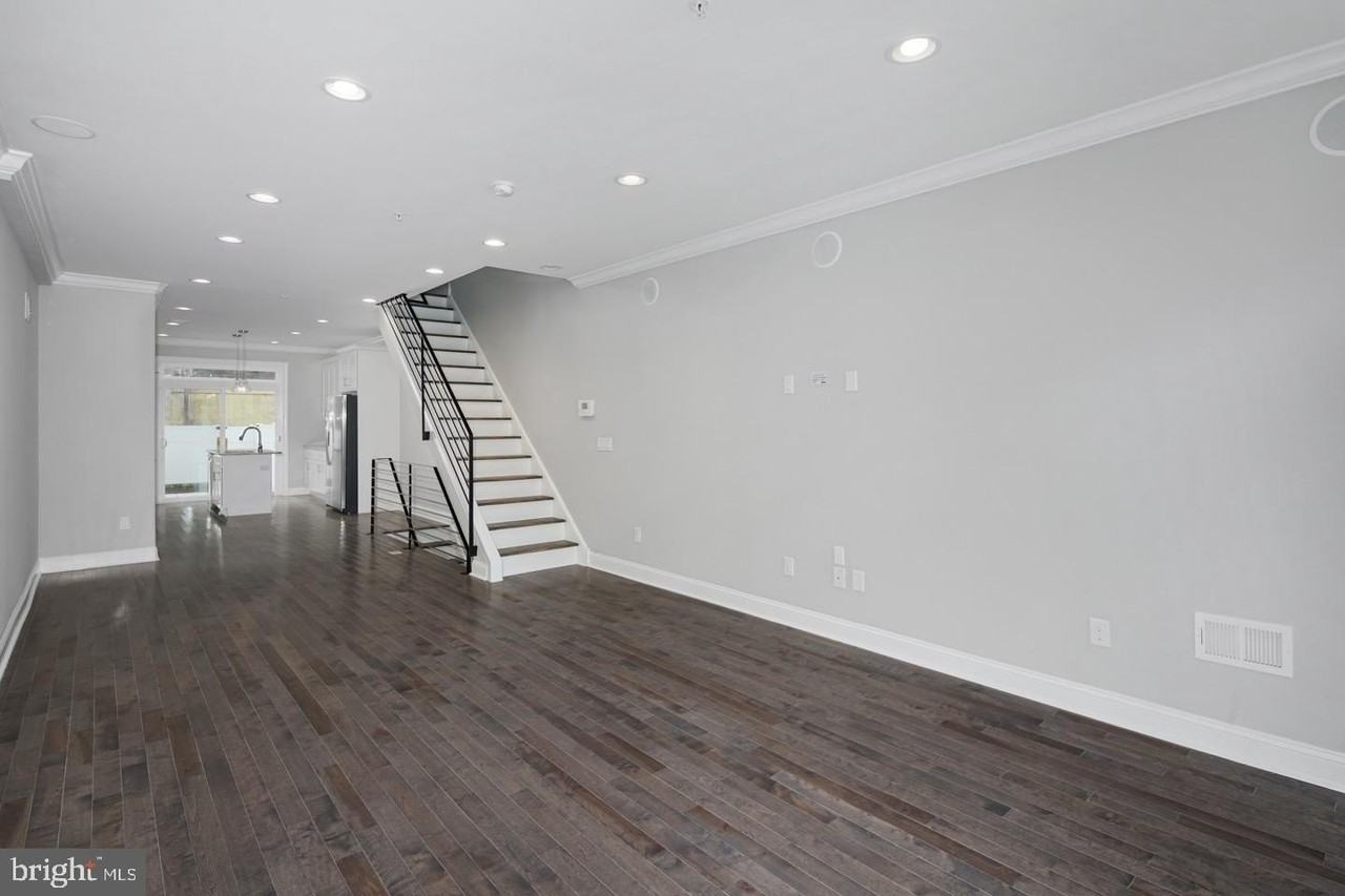 220 Cecil B Moore Ave - Photo 4 of 25