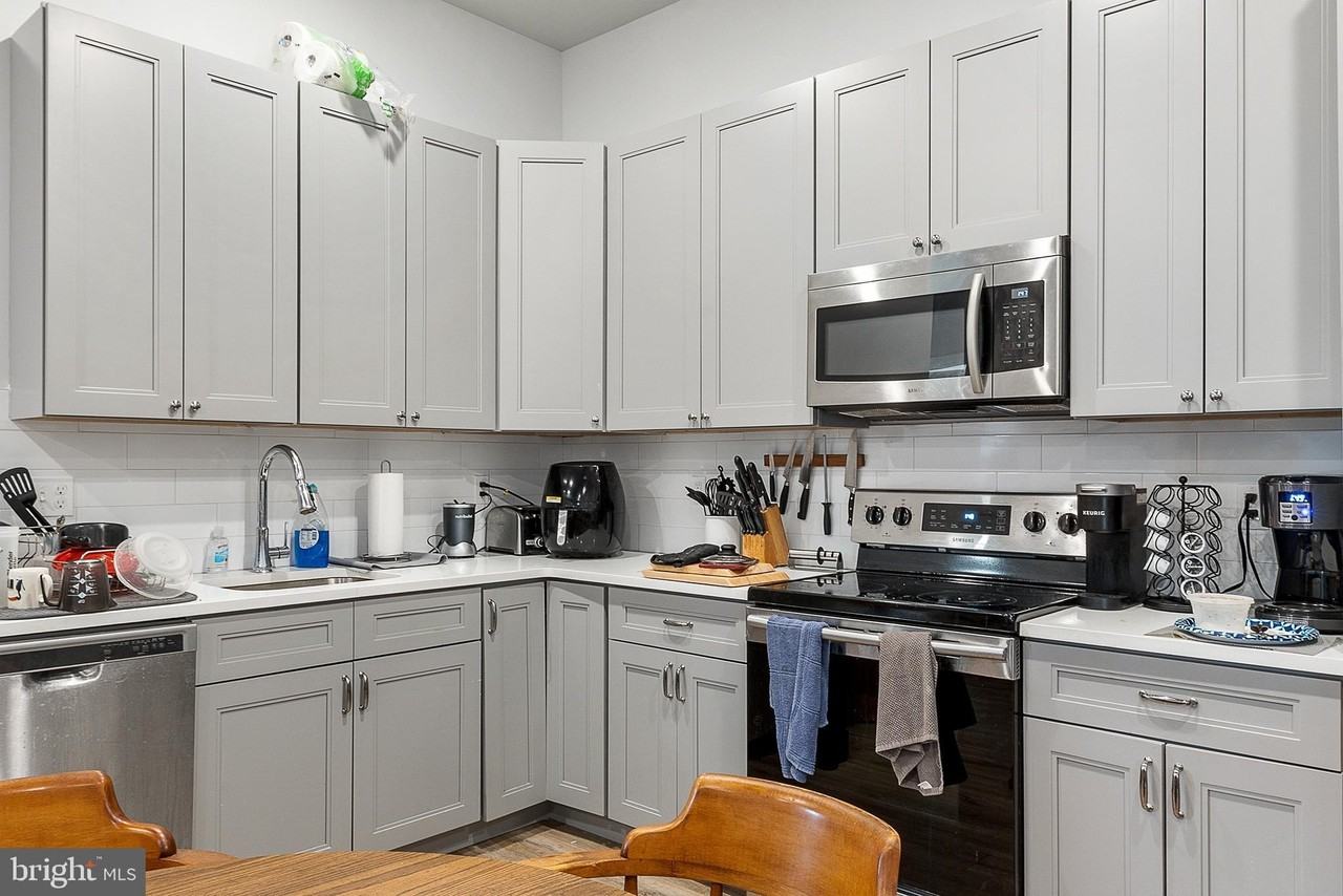 5102 Rochelle Ave Unit 15 - Photo 3 of 12