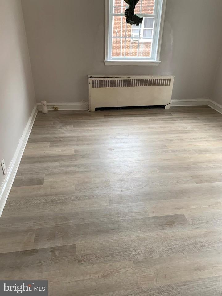 1526 Devereaux Ave - Photo 3 of 11