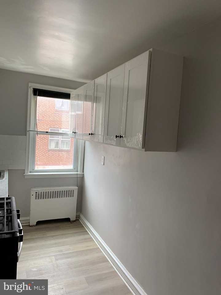 1526 Devereaux Ave - Photo 5 of 11