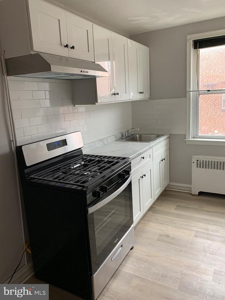 1526 Devereaux Ave - Photo 6 of 11