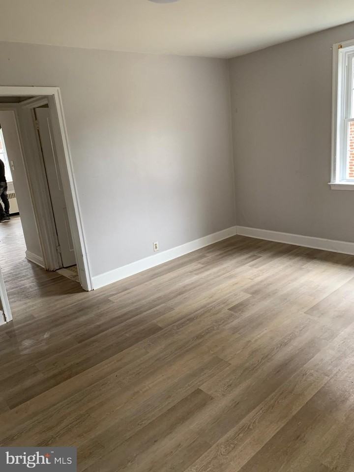 1526 Devereaux Ave - Photo 7 of 11