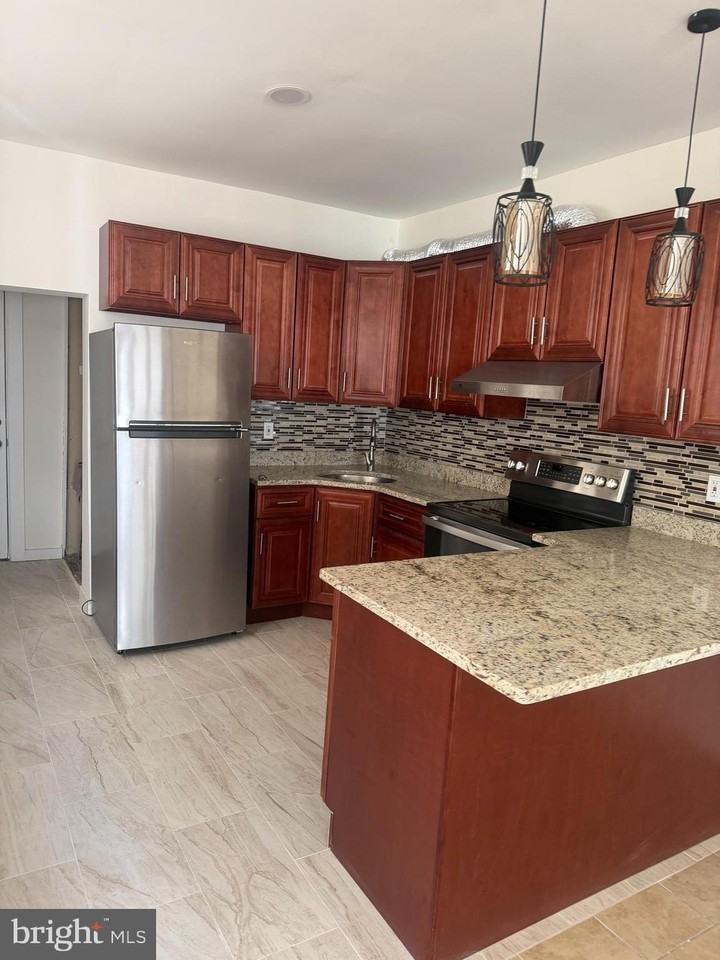 608 W Bristol St - Photo 4 of 14