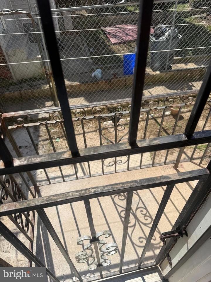 608 W Bristol St - Photo 5 of 14