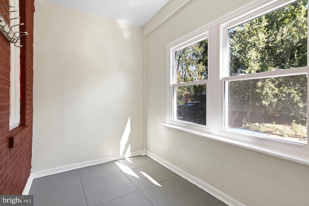 617 E Brinton St - Photo 2 of 20