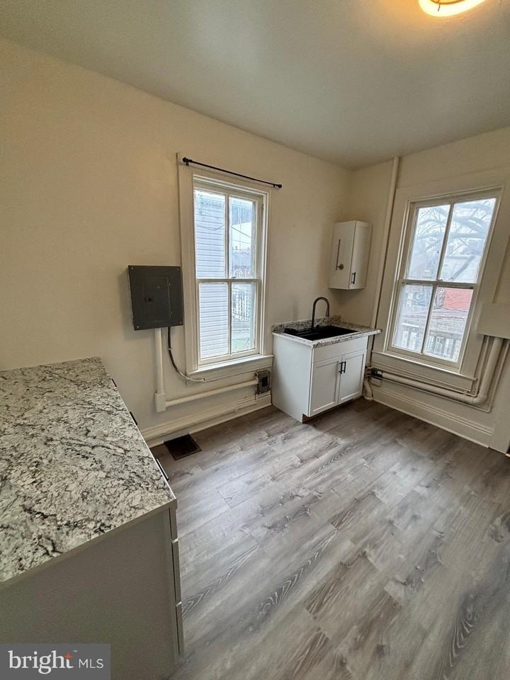 659 W King St Unit 1 - Photo 3 of 9