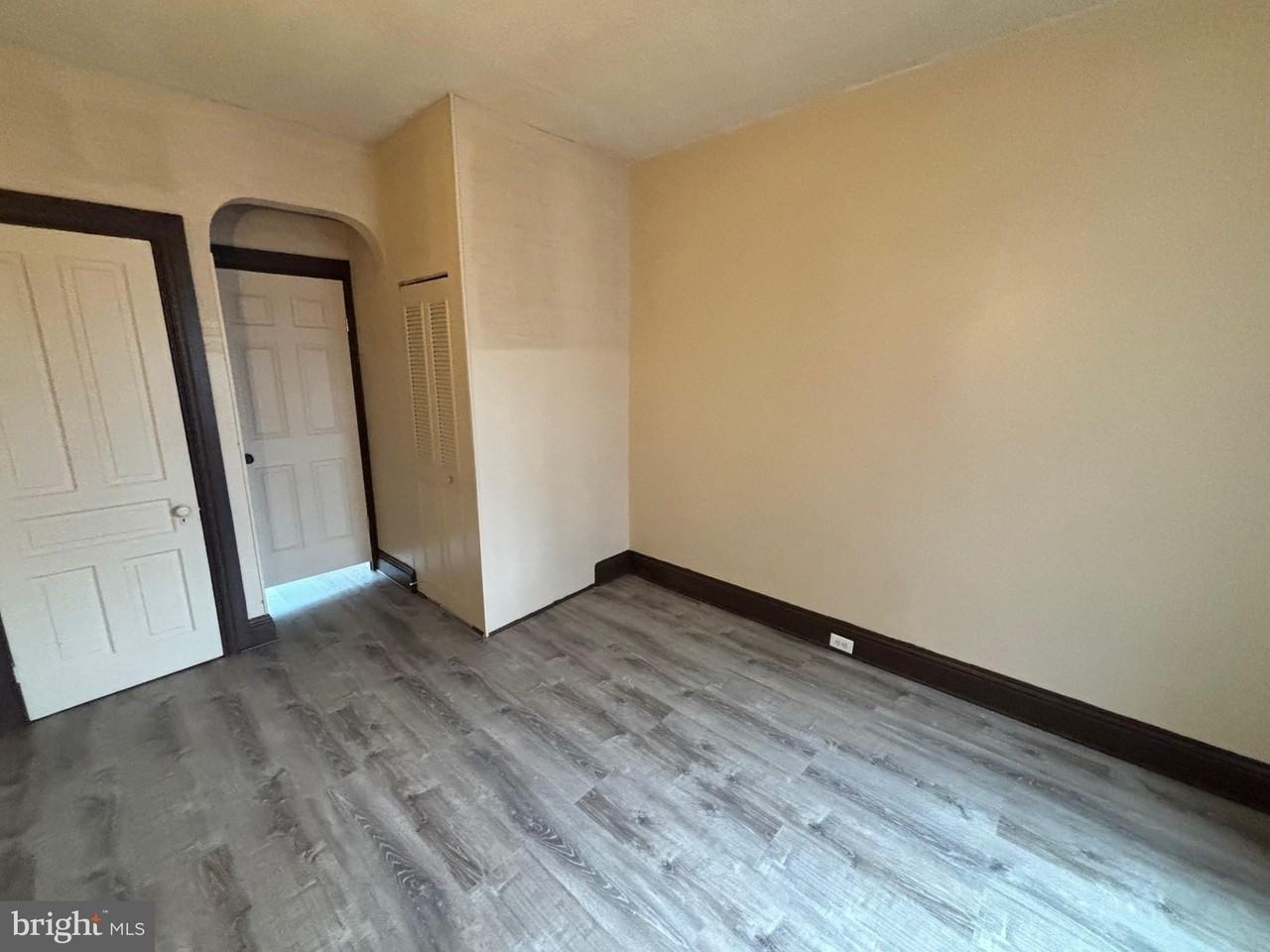 659 W King St Unit 1 - Photo 7 of 9