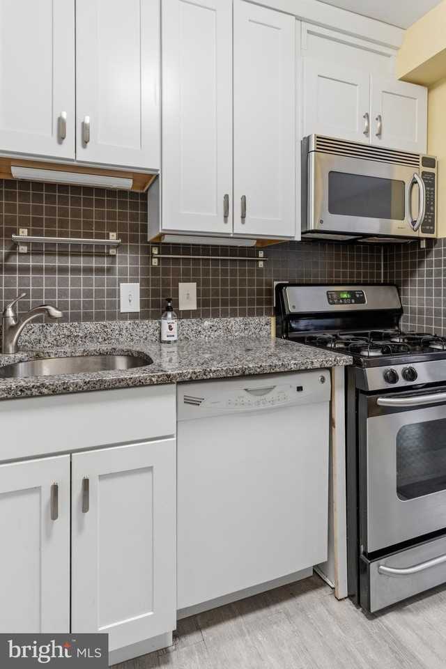 4371 Cherry Hill Rd Apt 204 - Photo 6 of 17