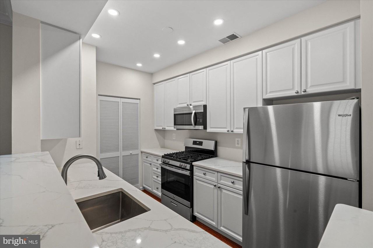 5120 Donovan Dr Apt 308 - Photo 2 of 30