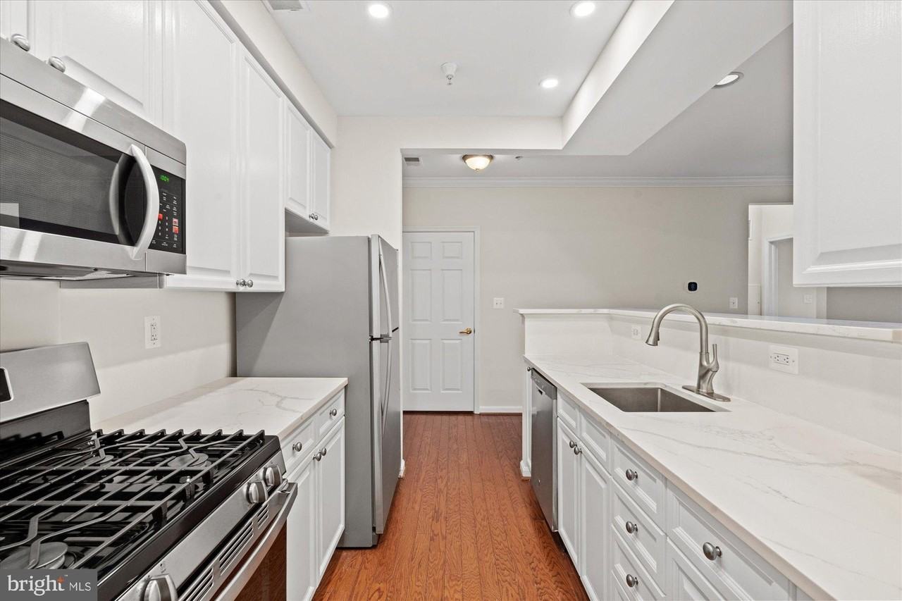 5120 Donovan Dr Apt 308 - Photo 3 of 30