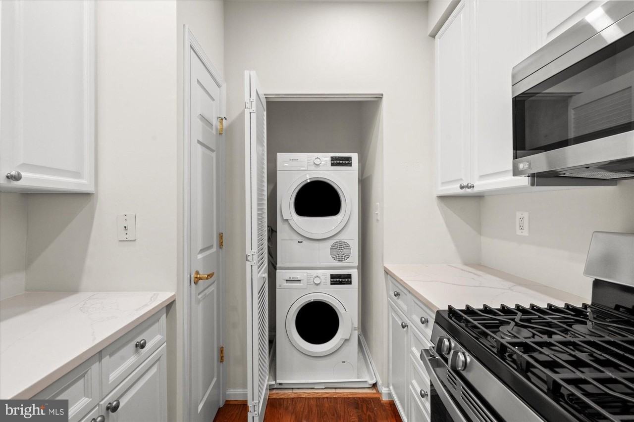 5120 Donovan Dr Apt 308 - Photo 6 of 30