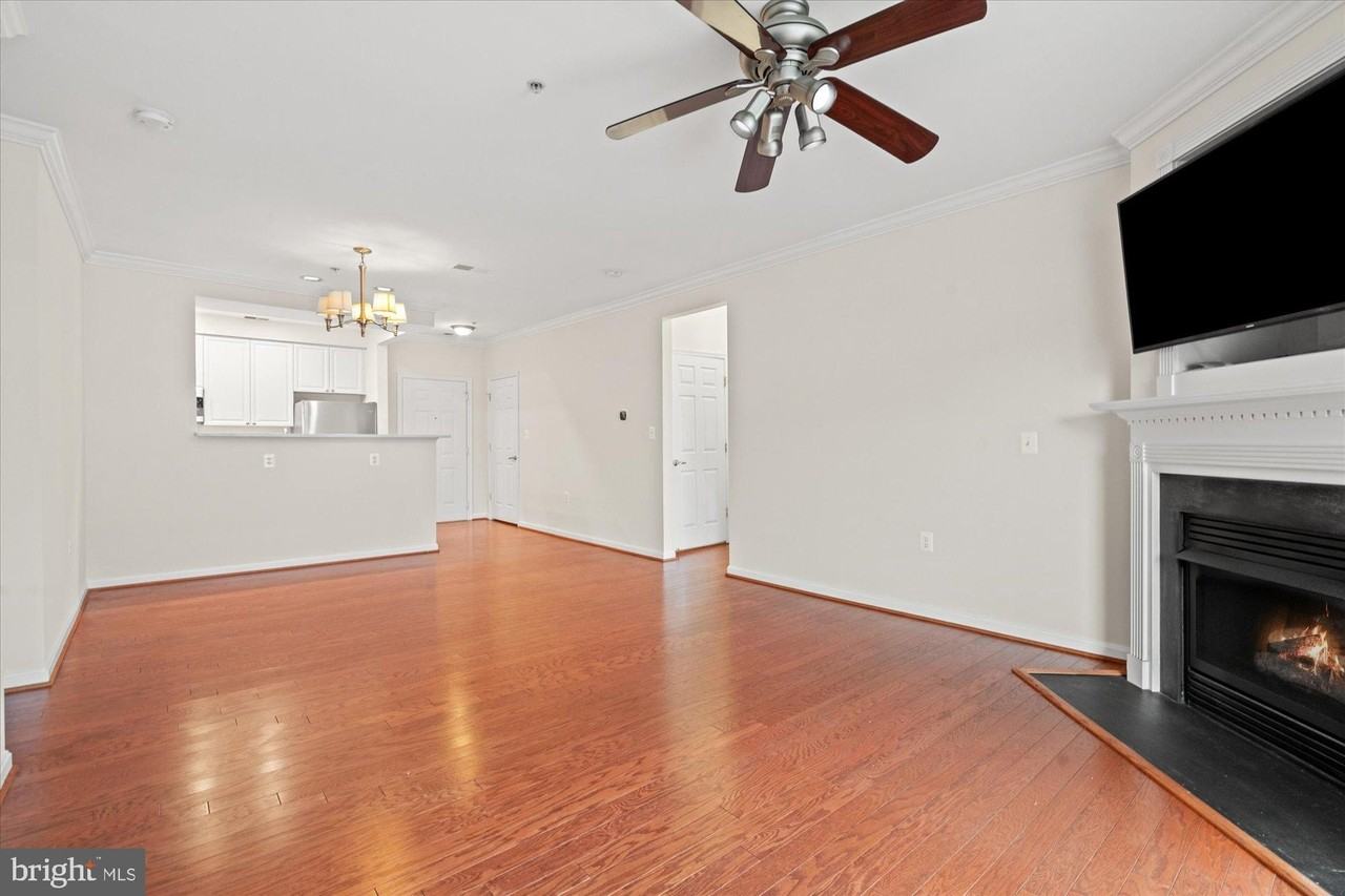 5120 Donovan Dr Apt 308 - Photo 7 of 30