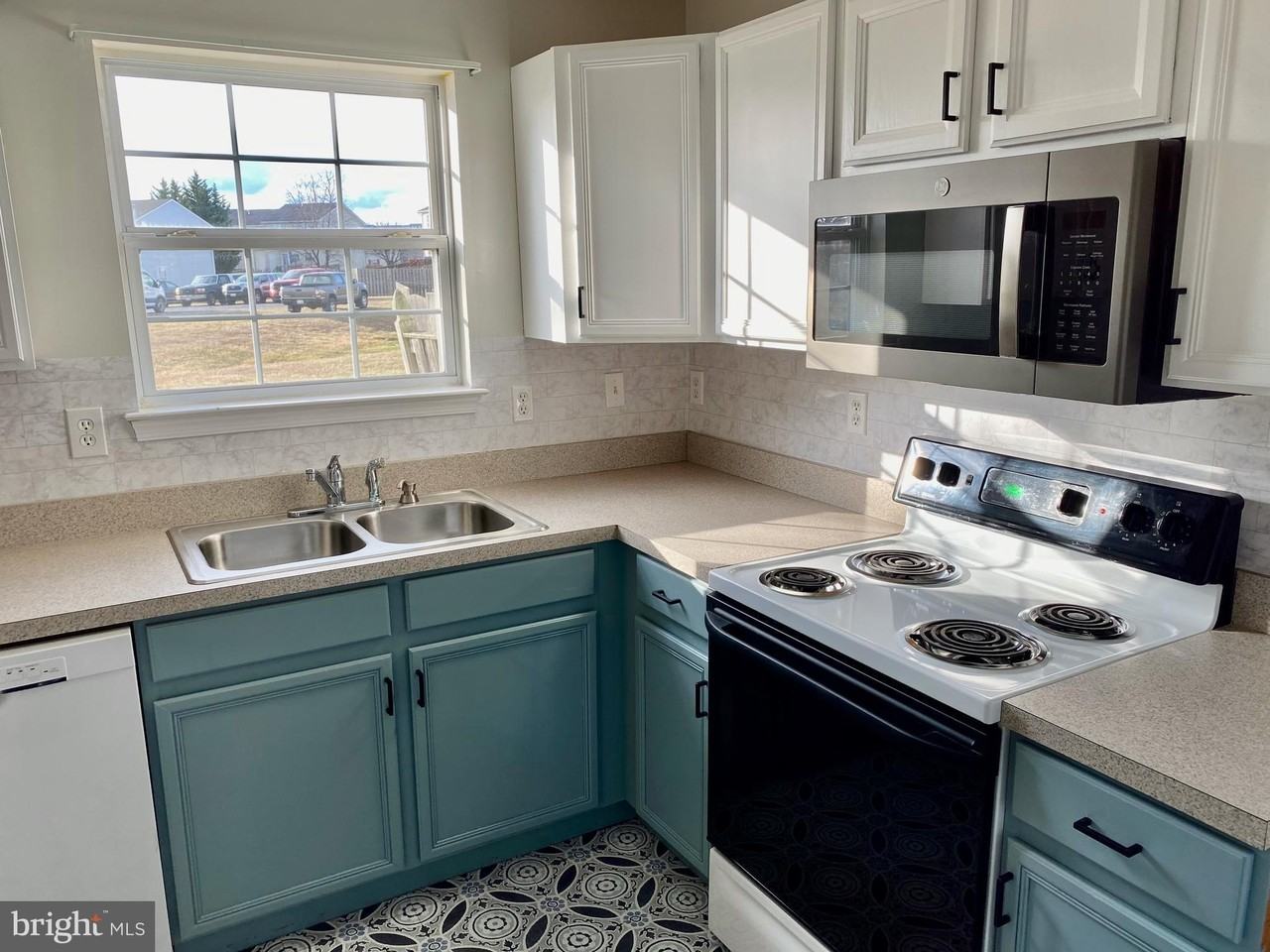 142 Surrey Club Ln - Photo 7 of 18