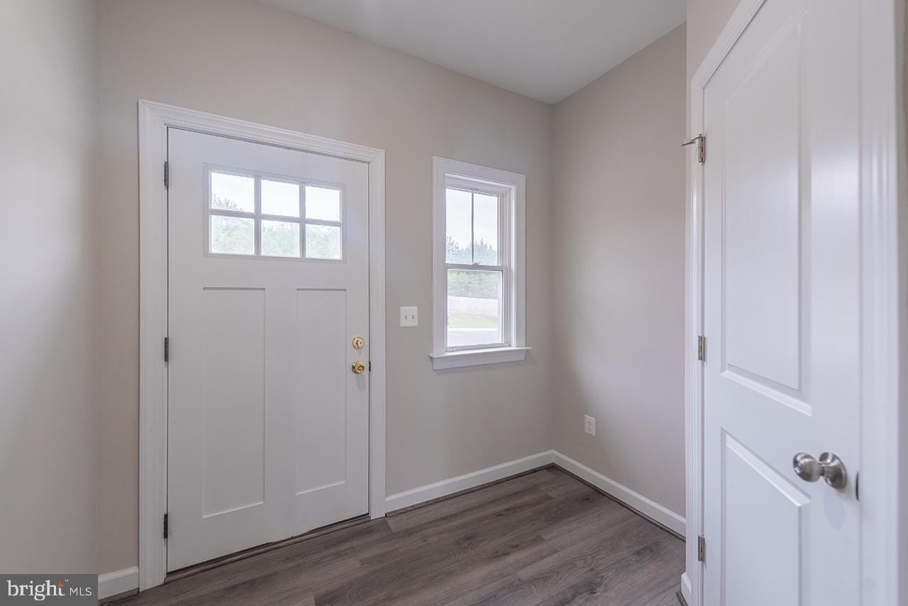 102 Coralyrose Ct - Photo 3 of 34