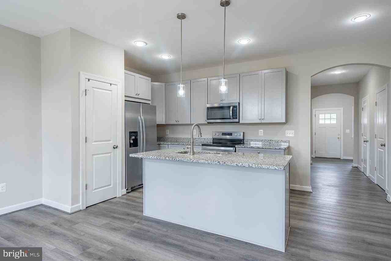 102 Coralyrose Ct - Photo 5 of 34