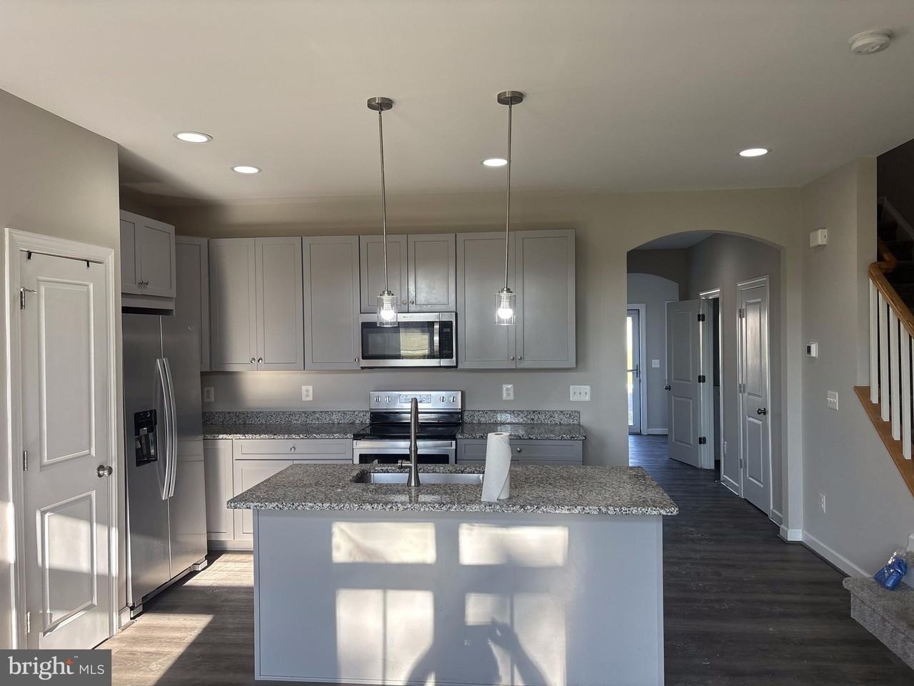 102 Coralyrose Ct - Photo 6 of 34