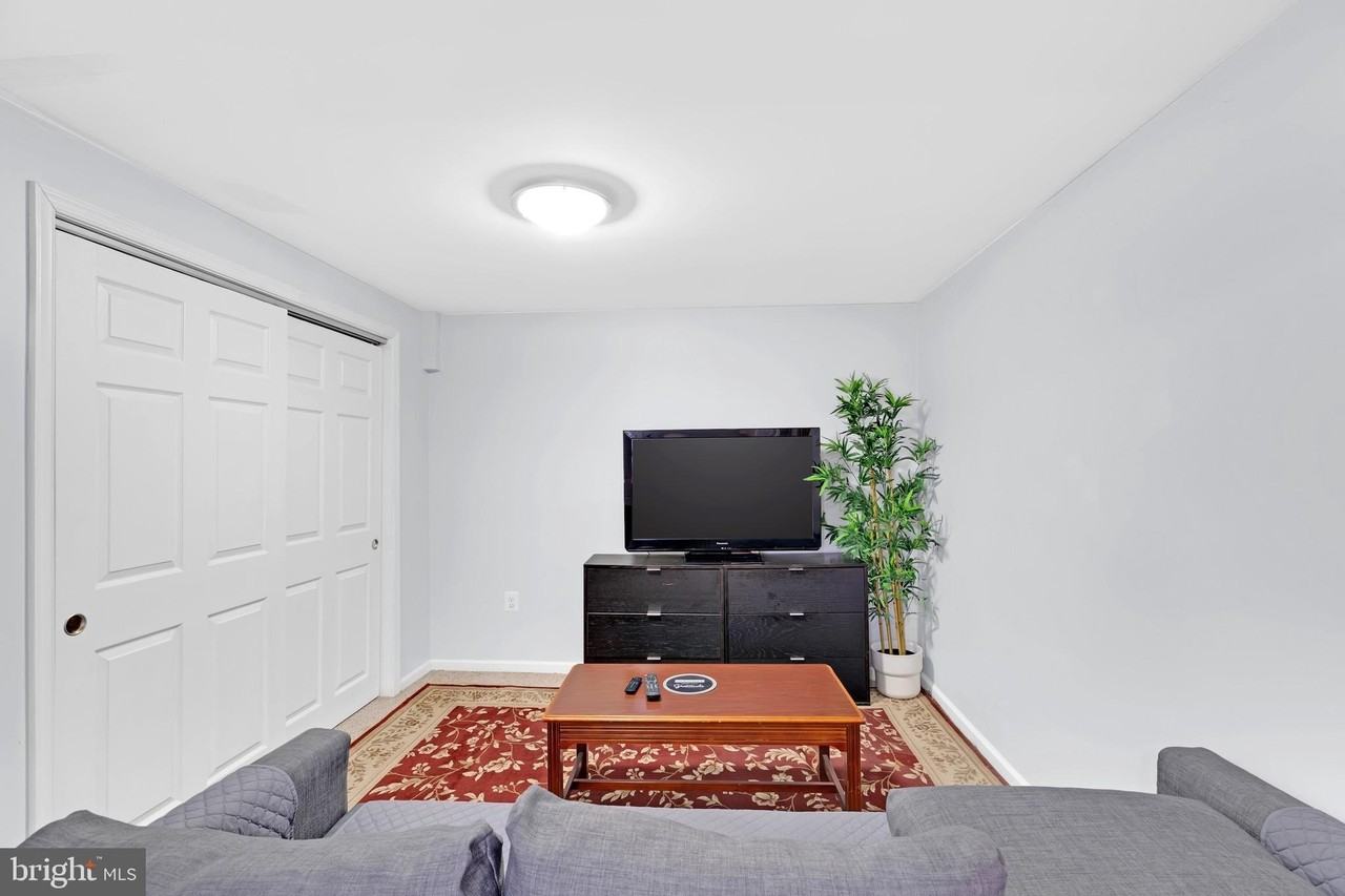 7109 Layton Dr - Photo 4 of 20