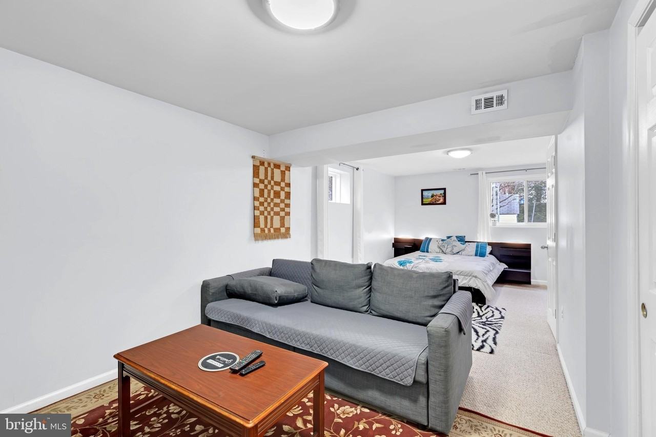 7109 Layton Dr - Photo 5 of 20