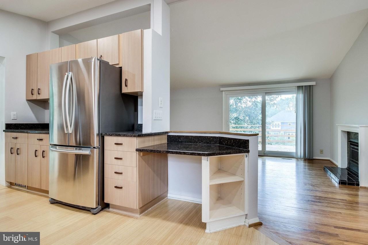 6525 Byrnes Dr - Photo 5 of 50