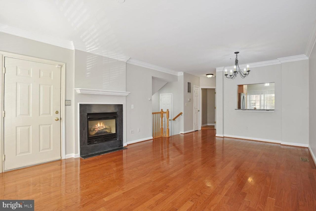 1581 Leeds Castle Dr Apt 102 - Photo 2 of 16