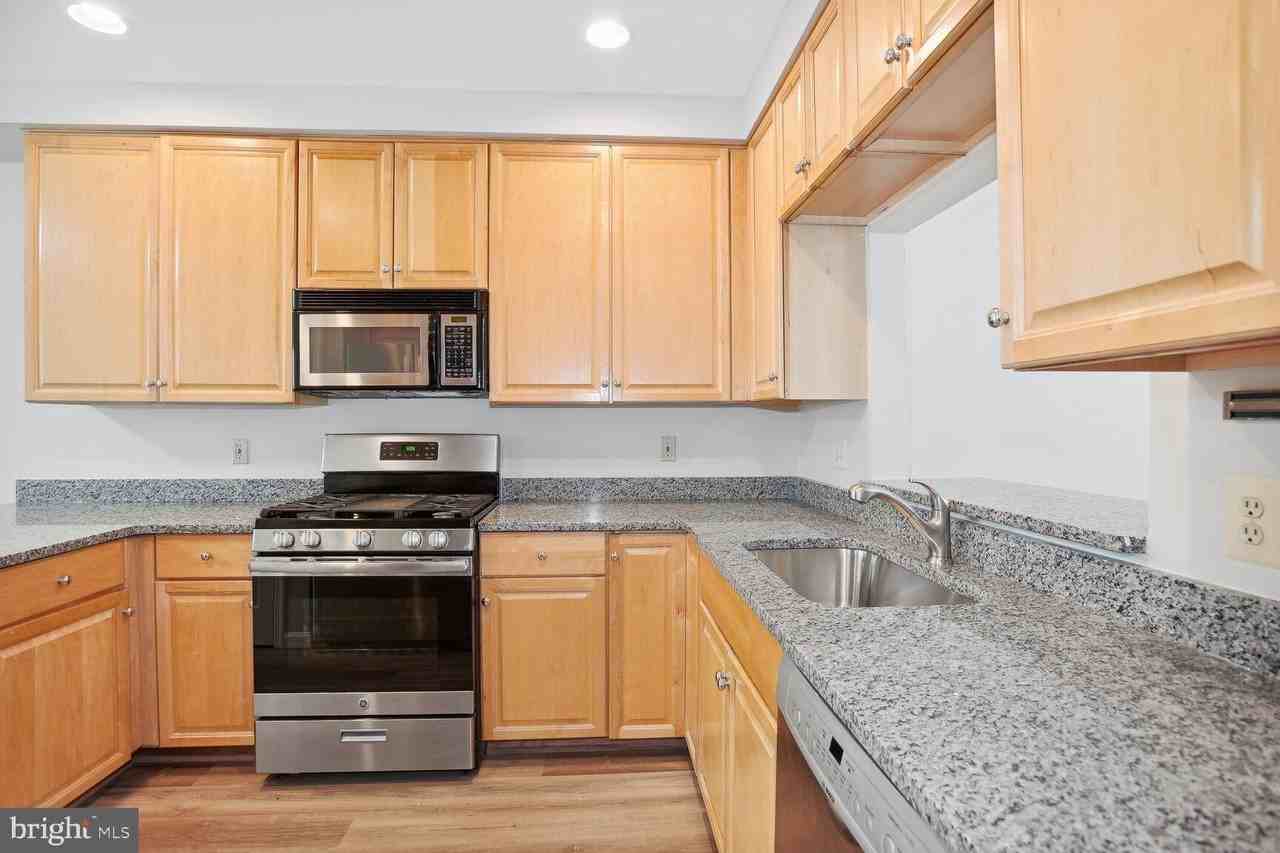 1581 Leeds Castle Dr Apt 102 - Photo 6 of 16