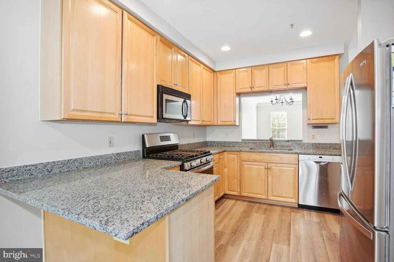 1581 Leeds Castle Dr Apt 102 - Photo 7 of 16