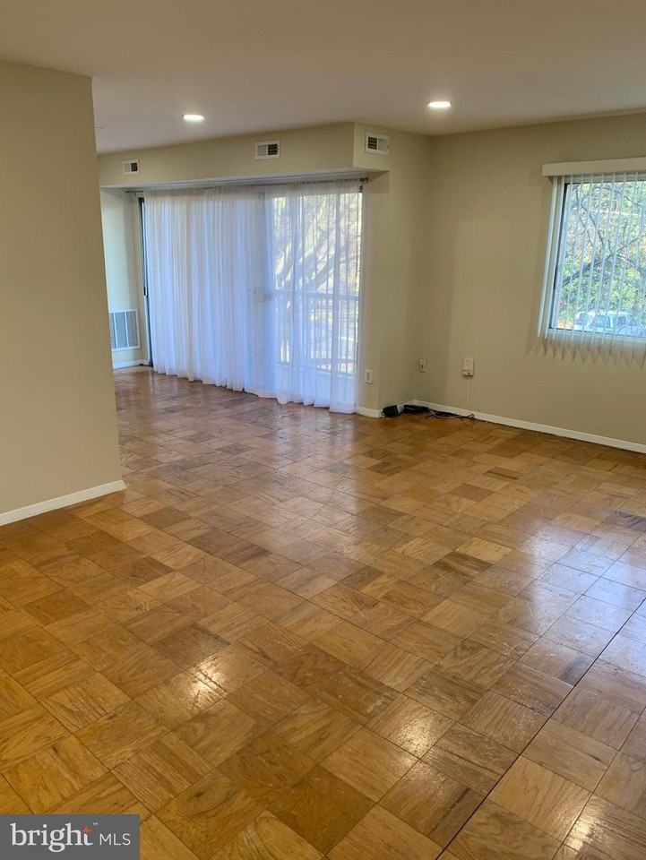 2911 Charing Cross Rd Apt 10 - Photo 4 of 25