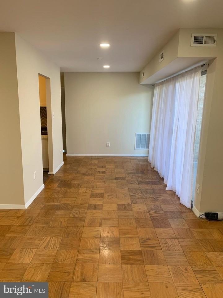 2911 Charing Cross Rd Apt 10 - Photo 6 of 25