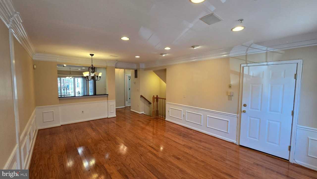 1547 Northern Neck Dr Apt 101 - Photo 3 of 11