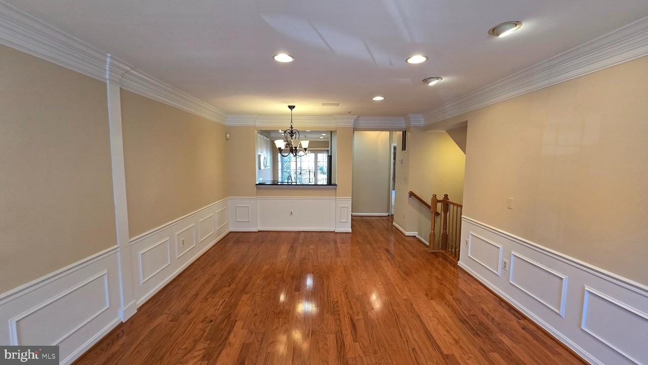 1547 Northern Neck Dr Apt 101 - Photo 4 of 11