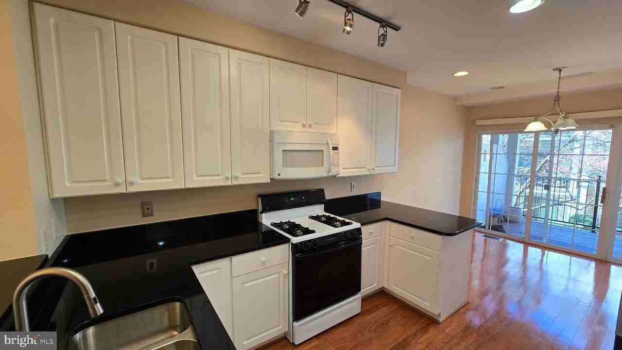 1547 Northern Neck Dr Apt 101 - Photo 6 of 11