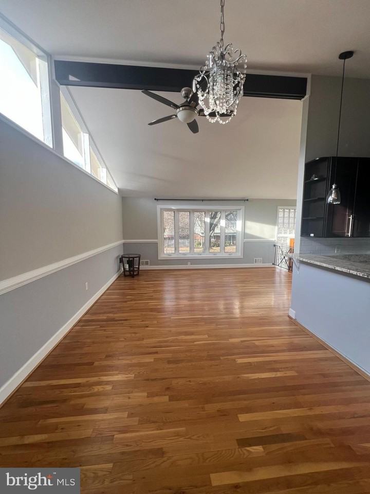 10123 Eastlake Dr - Photo 3 of 15