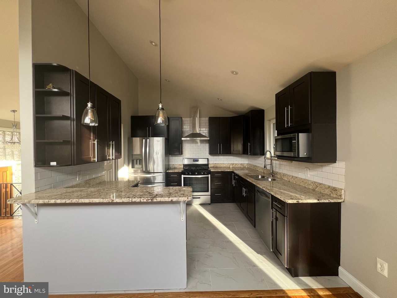 10123 Eastlake Dr - Photo 5 of 15