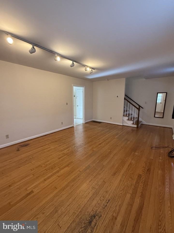 12109 E Gate Ln - Photo 7 of 16