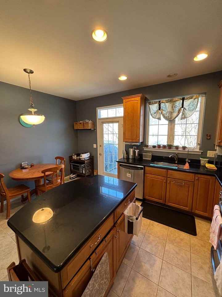 25021 Justice Dr - Photo 6 of 21