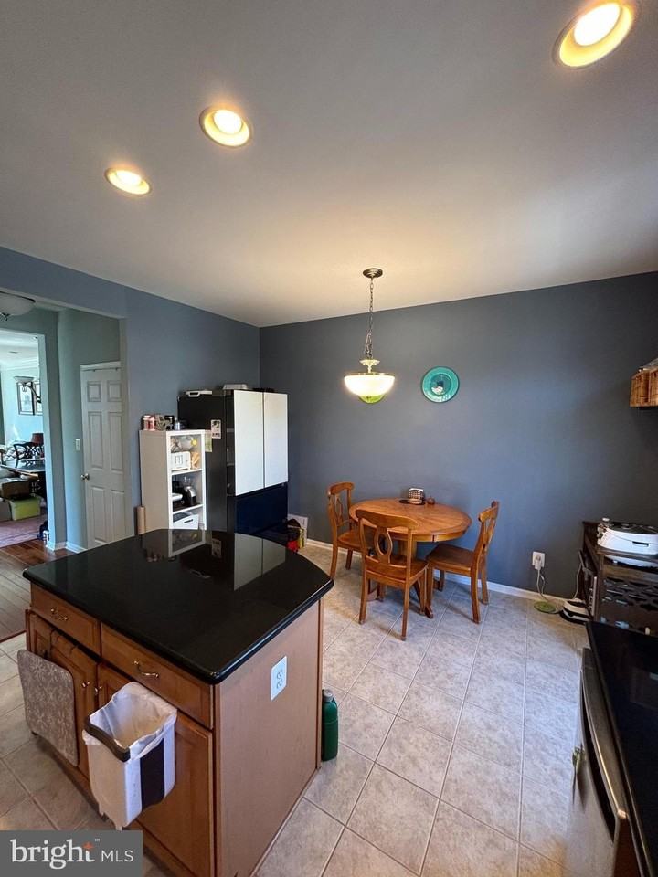 25021 Justice Dr - Photo 7 of 21