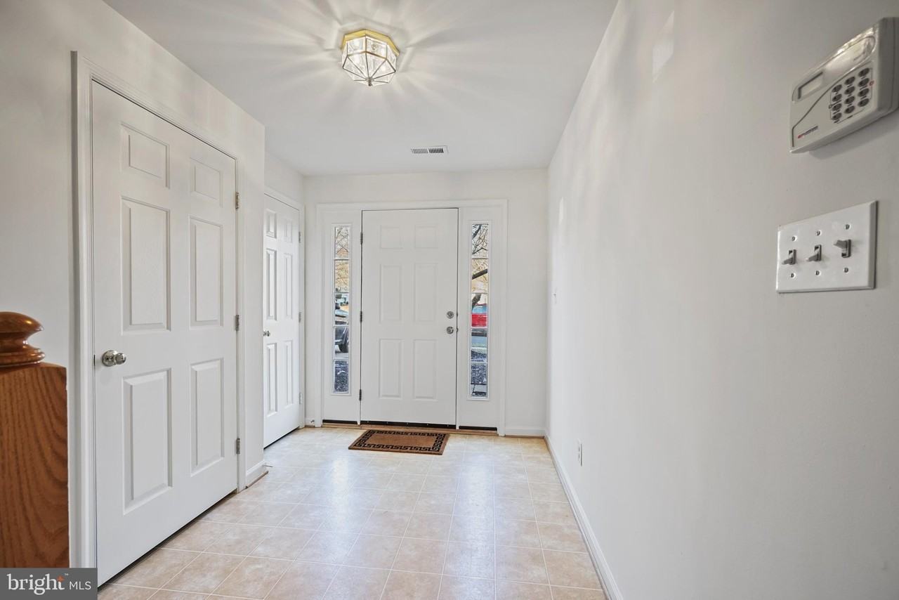 10104 Sir Reynard Ln - Photo 2 of 29