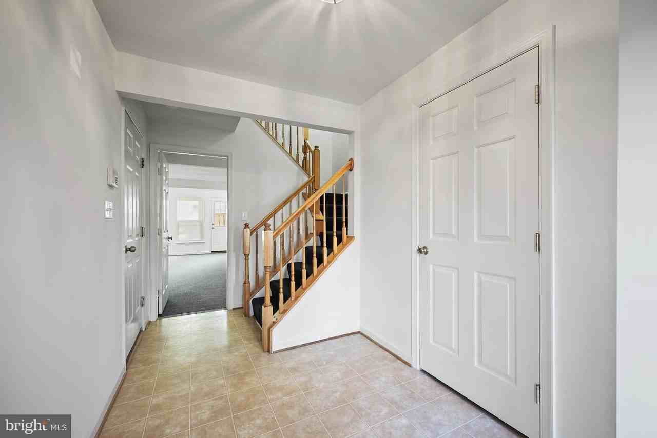 10104 Sir Reynard Ln - Photo 3 of 29