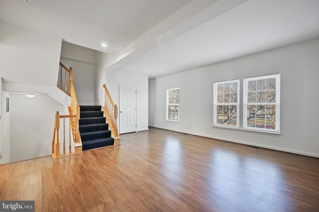 10104 Sir Reynard Ln - Photo 4 of 29