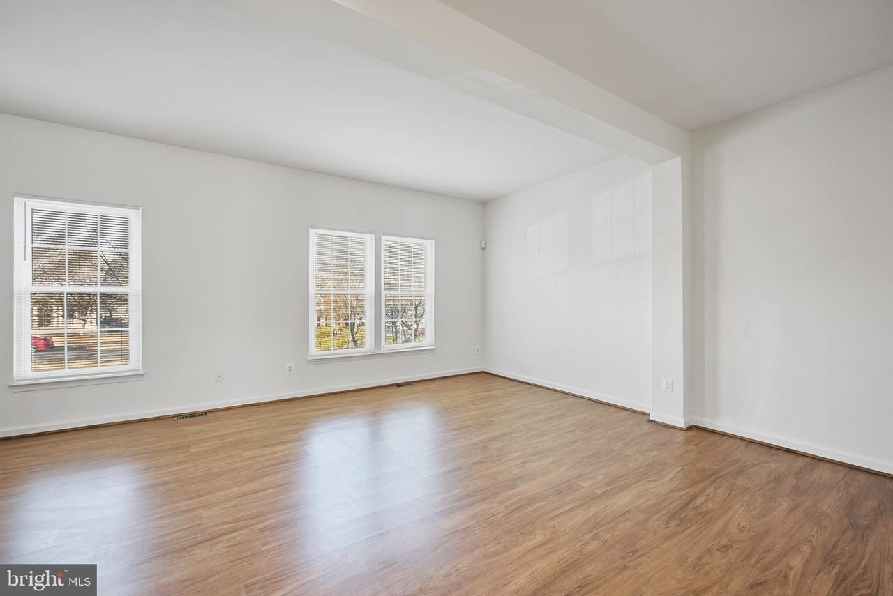 10104 Sir Reynard Ln - Photo 5 of 29