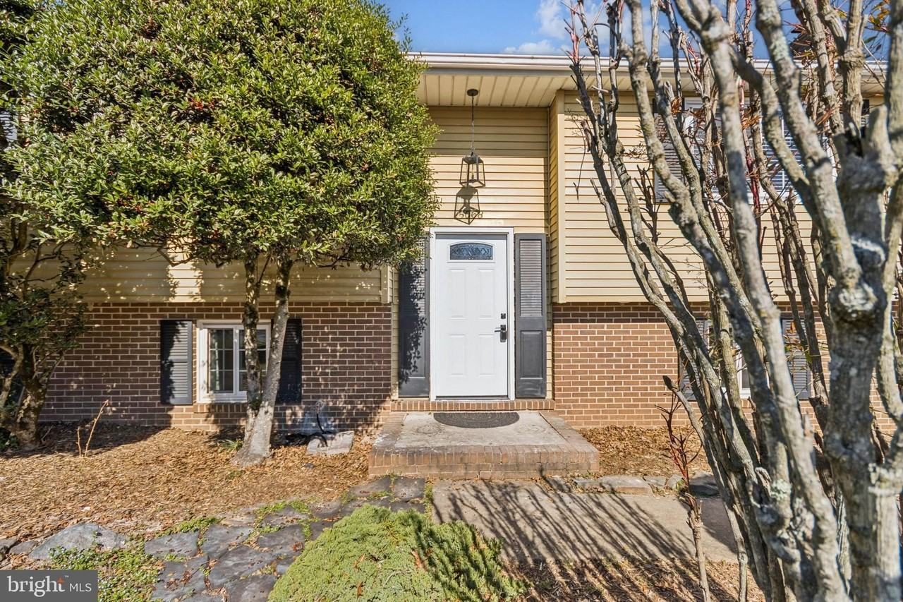 5068 Macnamara Dr - Photo 2 of 30