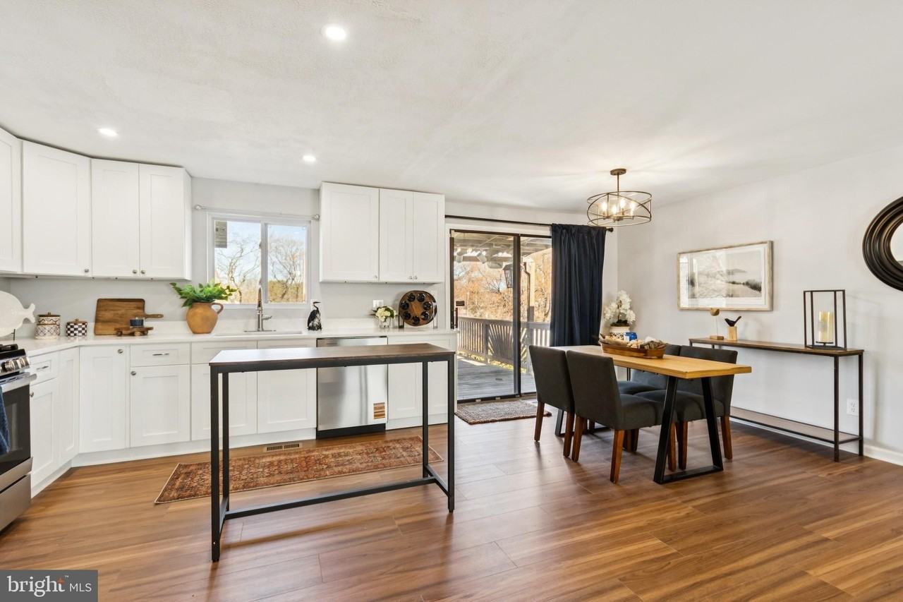 5068 Macnamara Dr - Photo 6 of 30